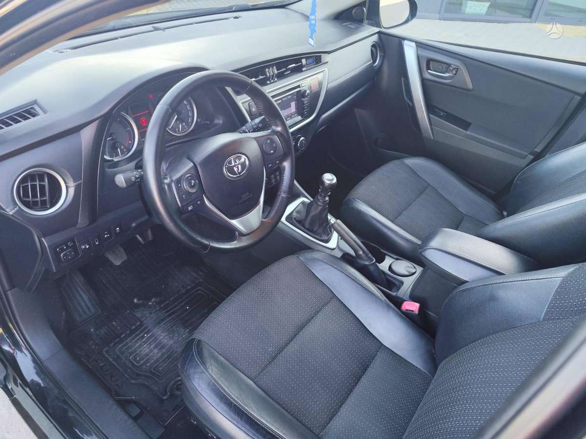 Toyota Auris, 2.0 l., hatchback