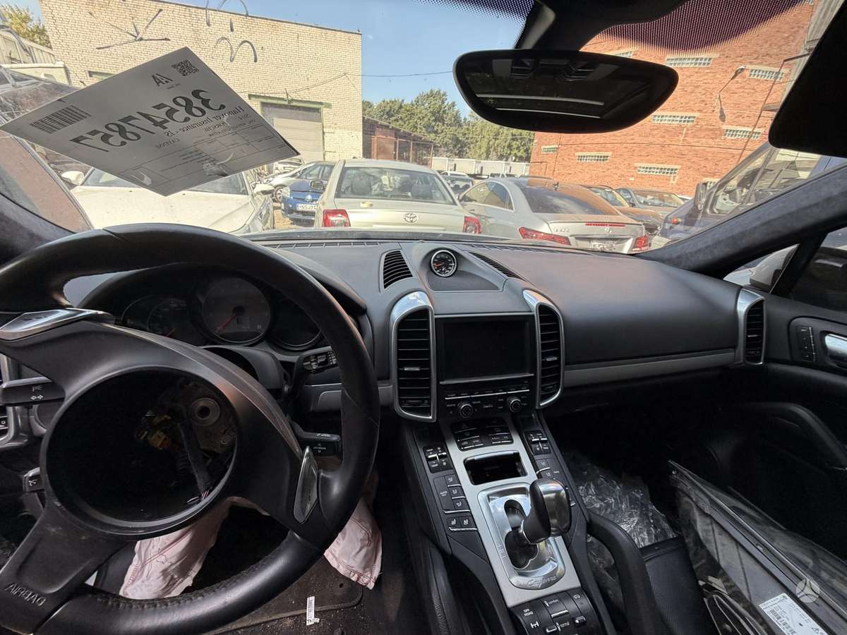 Porsche Cayenne - 8