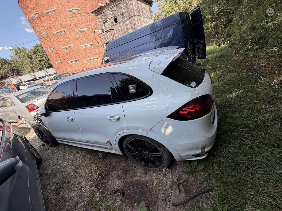 Porsche Cayenne - 12