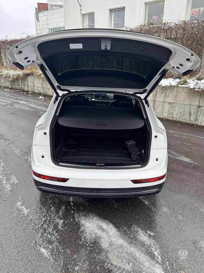 Audi Q5, off-road / crossover