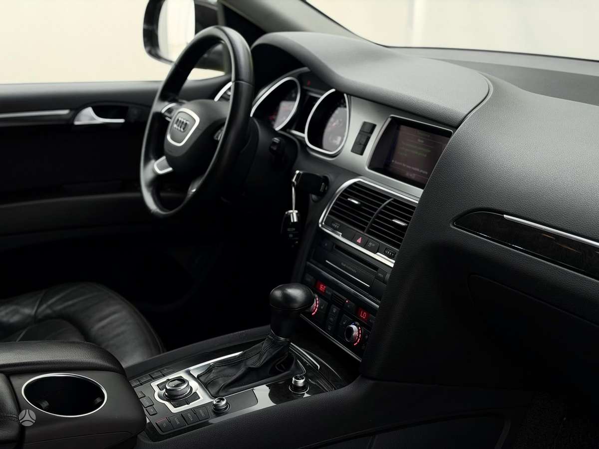 Audi Q7, 3.0 l., off-road / crossover