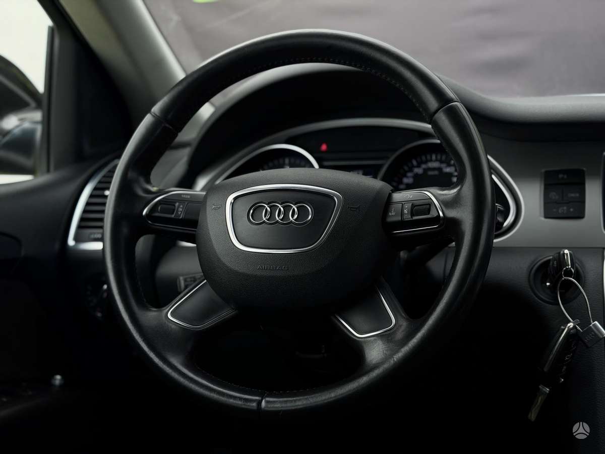 Audi Q7, 3.0 l., off-road / crossover