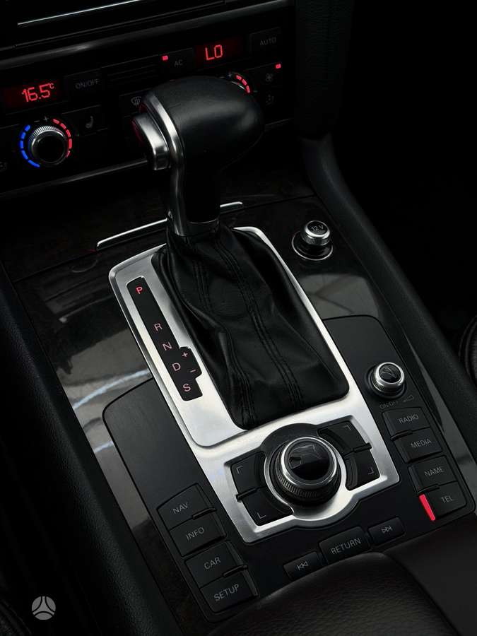 Audi Q7, 3.0 l., off-road / crossover