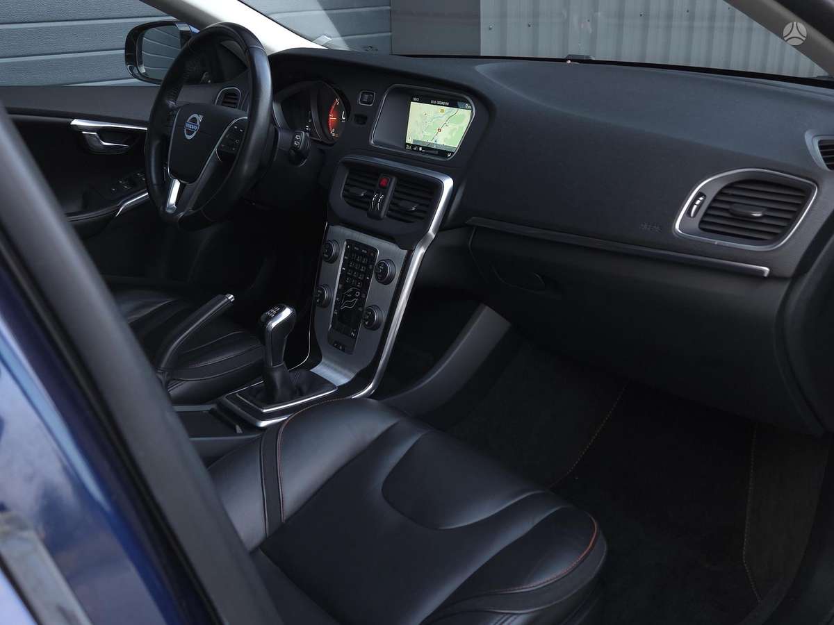 Volvo V40, 2.0 l., hatchback