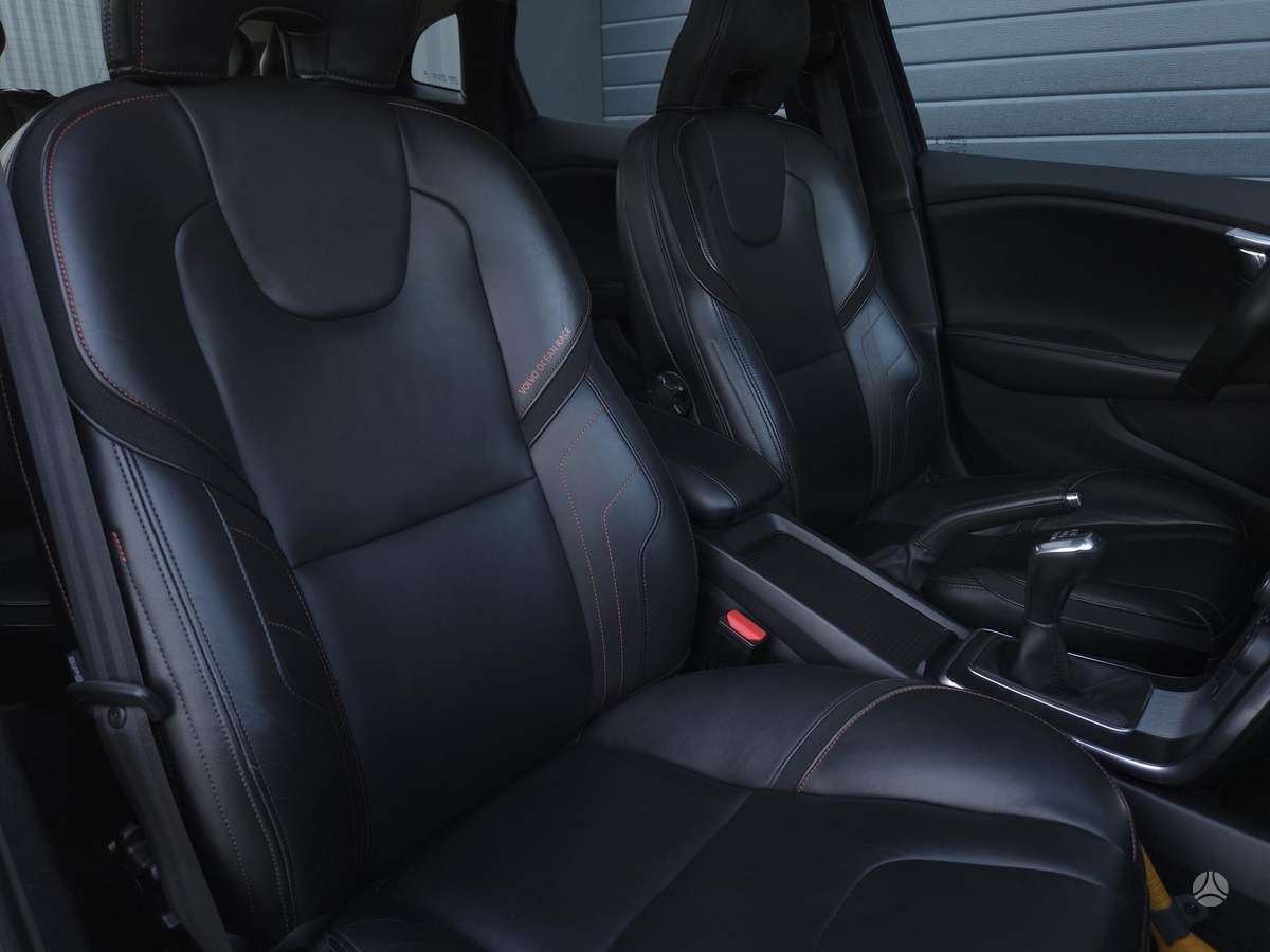 Volvo V40, 2.0 l., hatchback