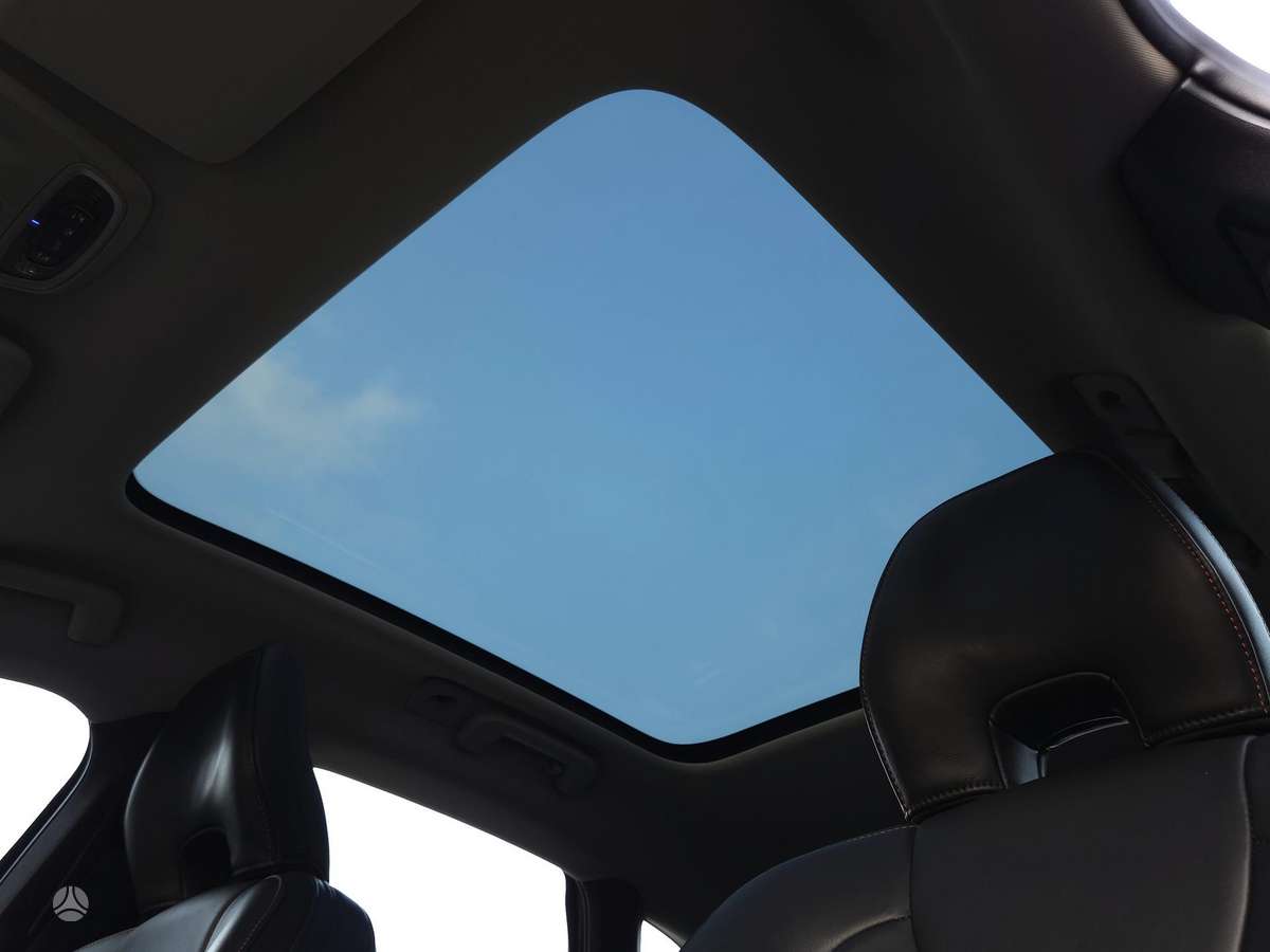 Volvo V40, 2.0 l., hatchback