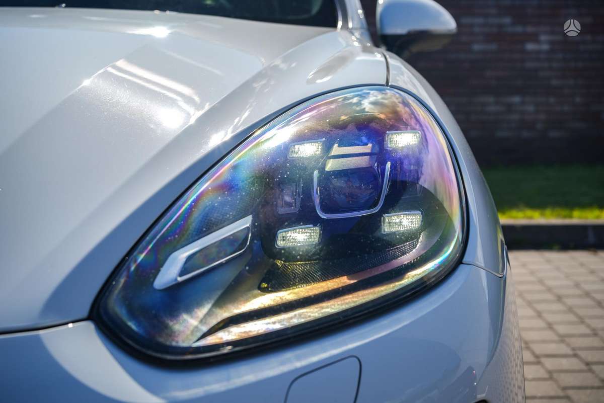 Porsche Cayenne - 5