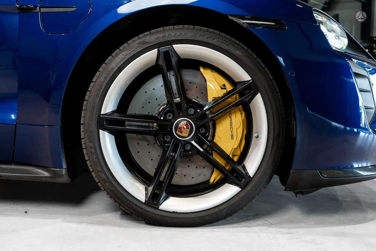 Porsche Taycan - 7