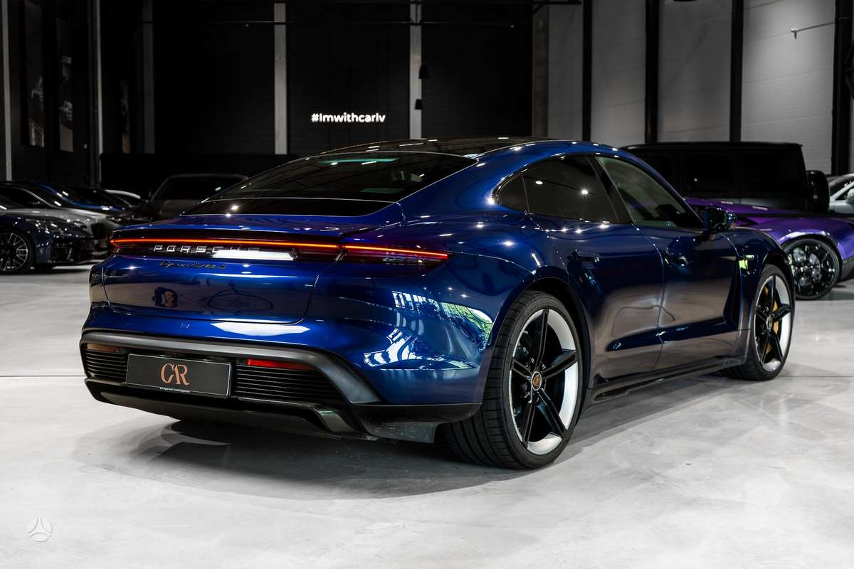 Porsche Taycan - 4