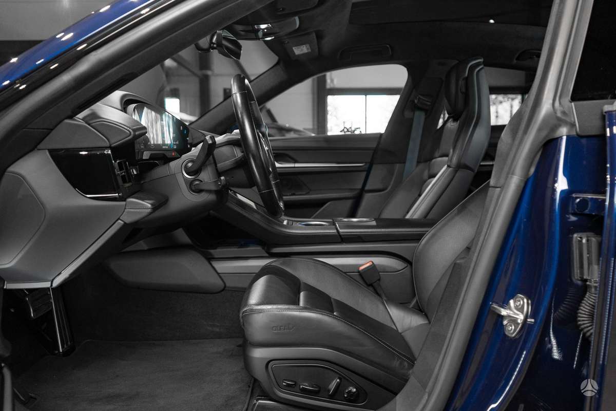 Porsche Taycan - 9