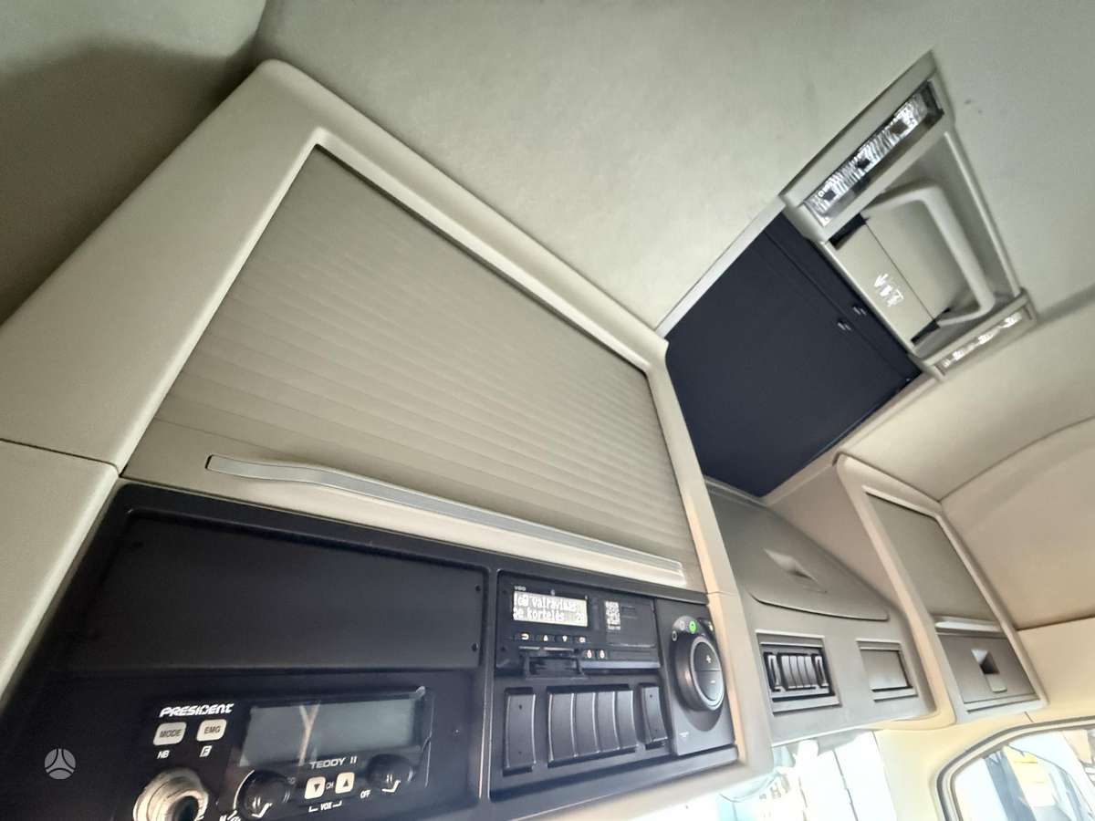 Volvo FH460TC Globetrotter, double sleeper