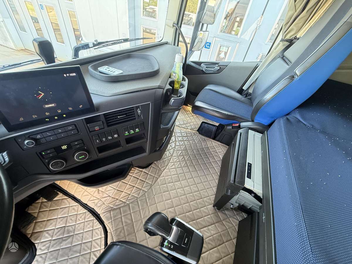 Volvo FH460TC Globetrotter, double sleeper