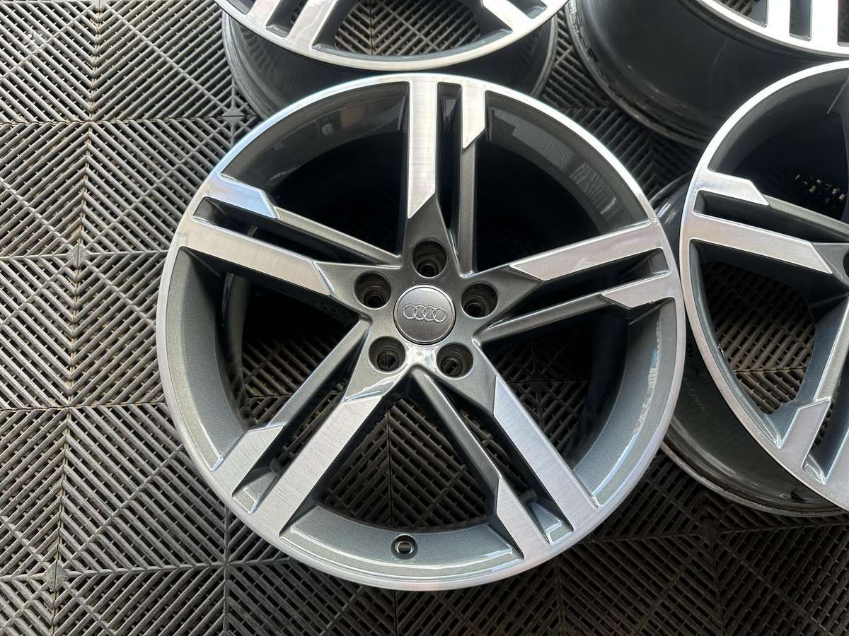 Audi A4, lengvojo lydinio, R18