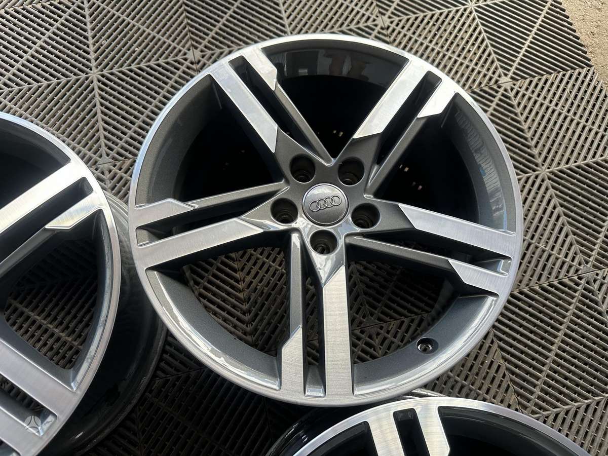 Audi A4, lengvojo lydinio, R18