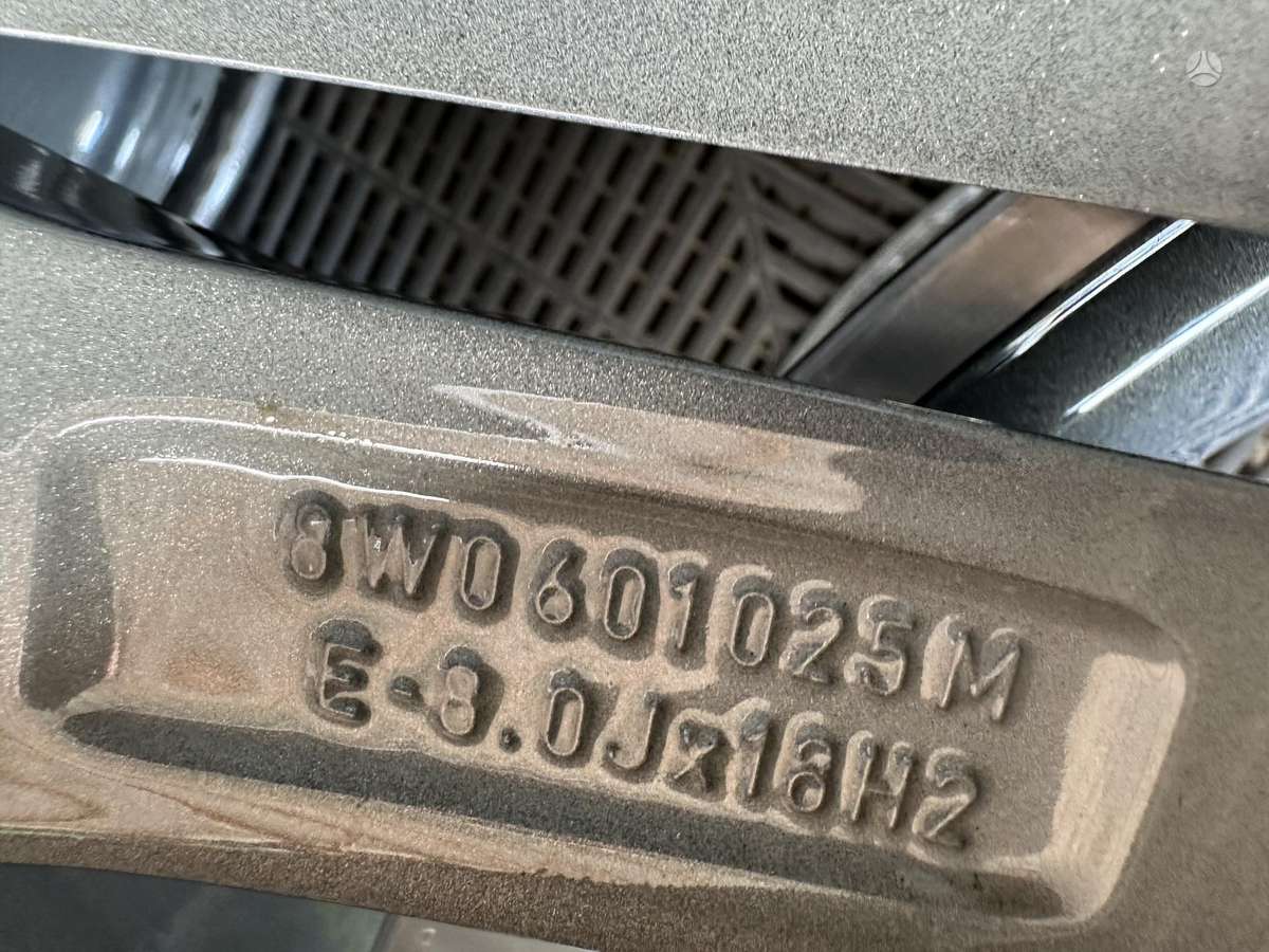 Audi A4, lengvojo lydinio, R18