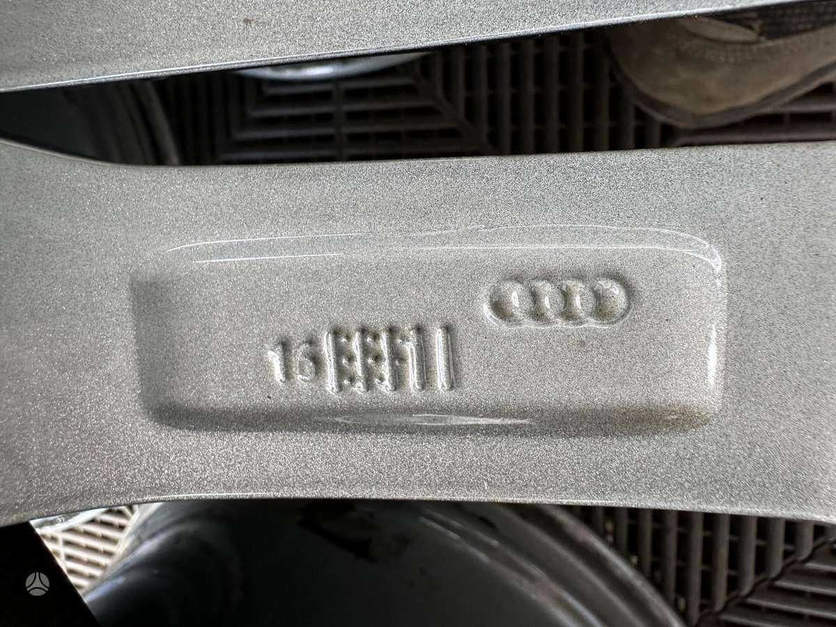 Audi A4, lengvojo lydinio, R18