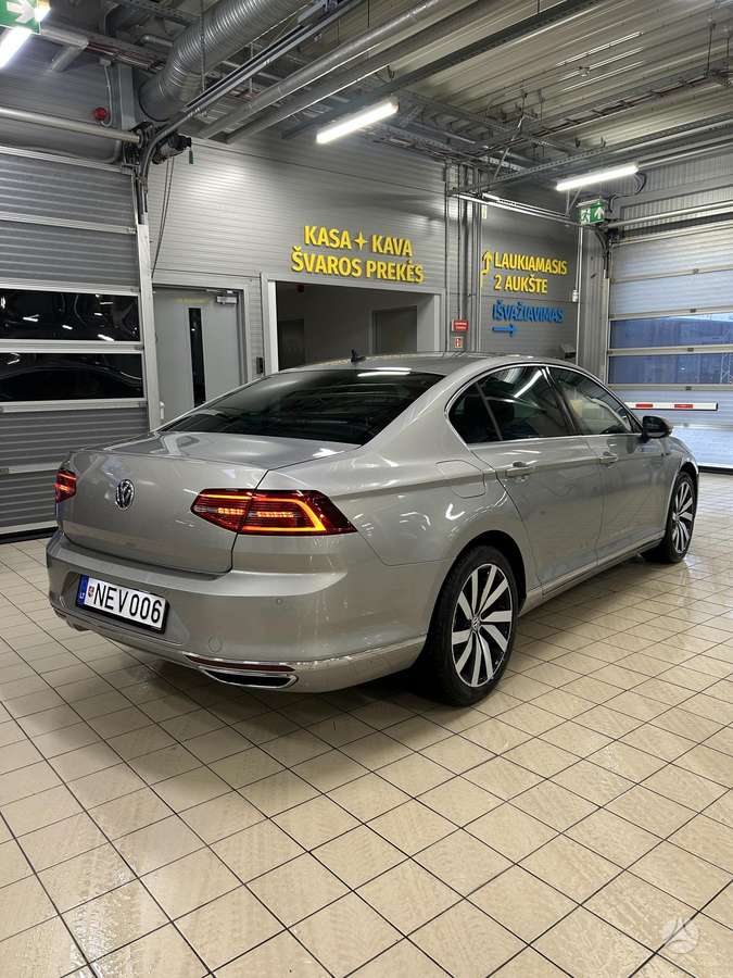 Volkswagen Passat - 5
