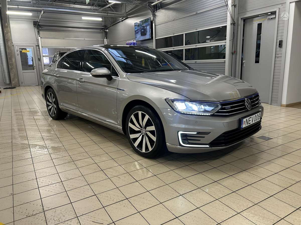 Volkswagen Passat - 4