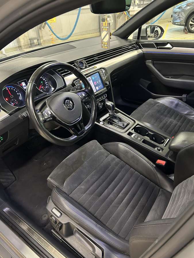 Volkswagen Passat - 12