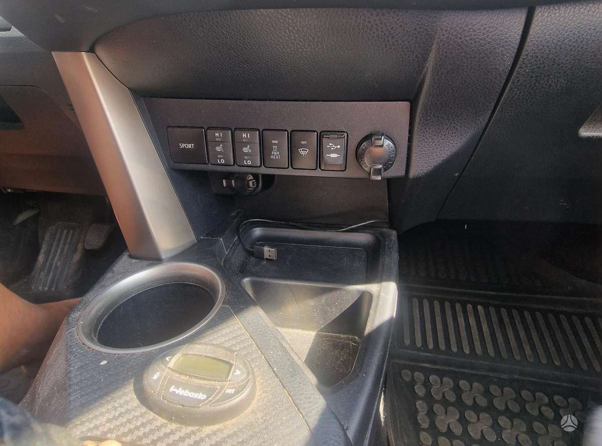 Toyota RAV4 - 6