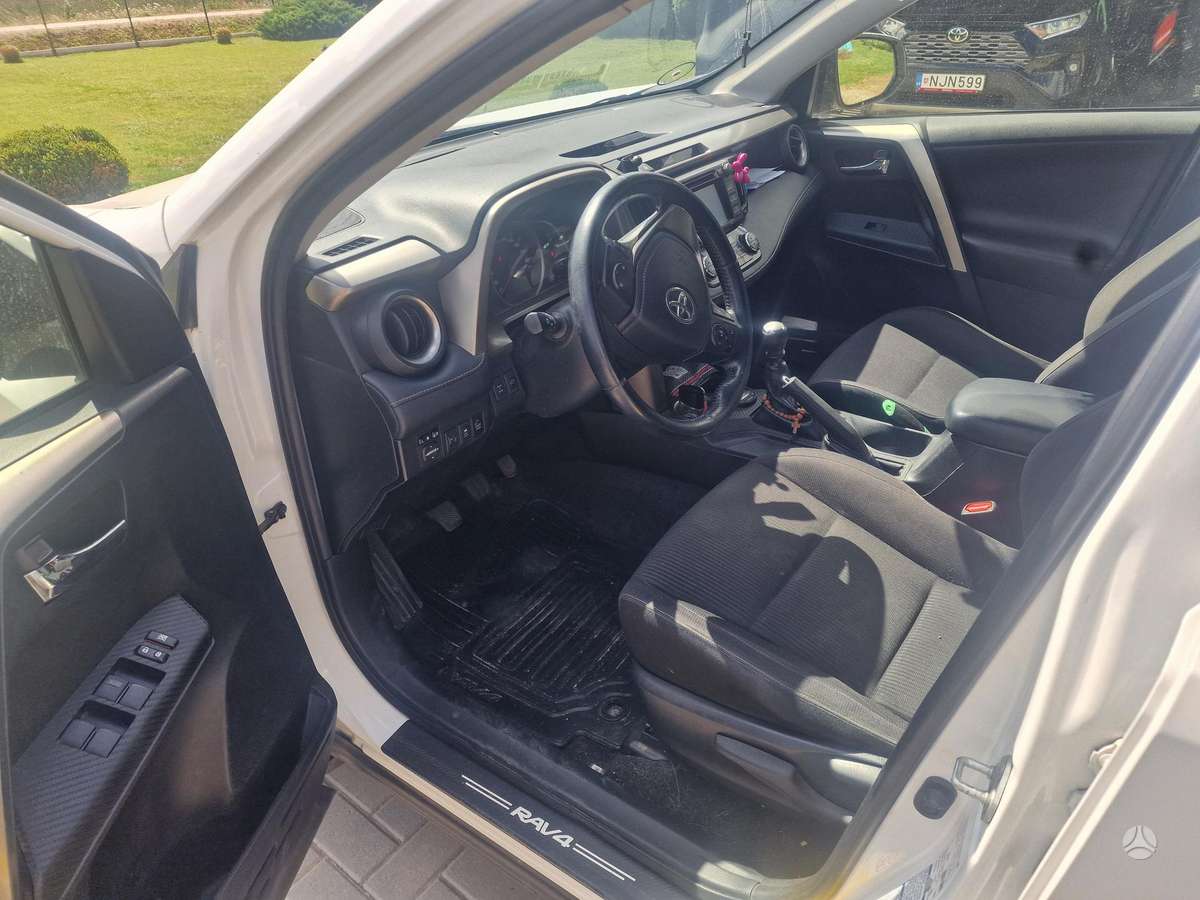 Toyota RAV4 - 8