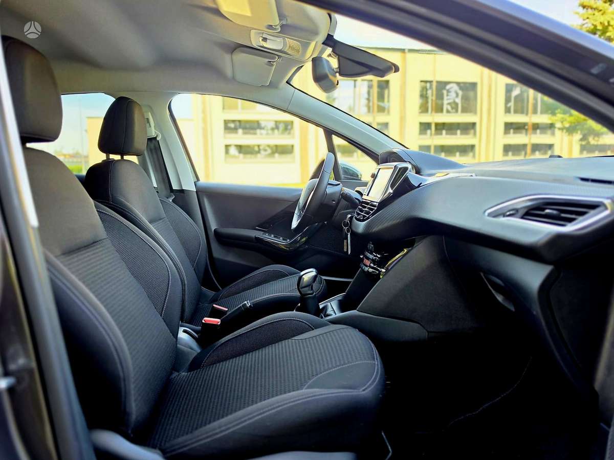 Peugeot 208, 1.2 l., Хэтчбек