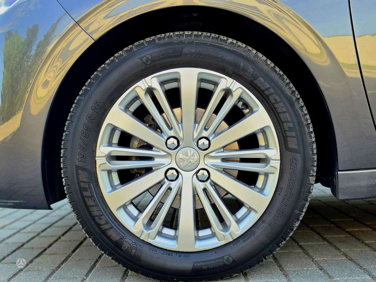 Peugeot 208, 1.2 l., Хэтчбек