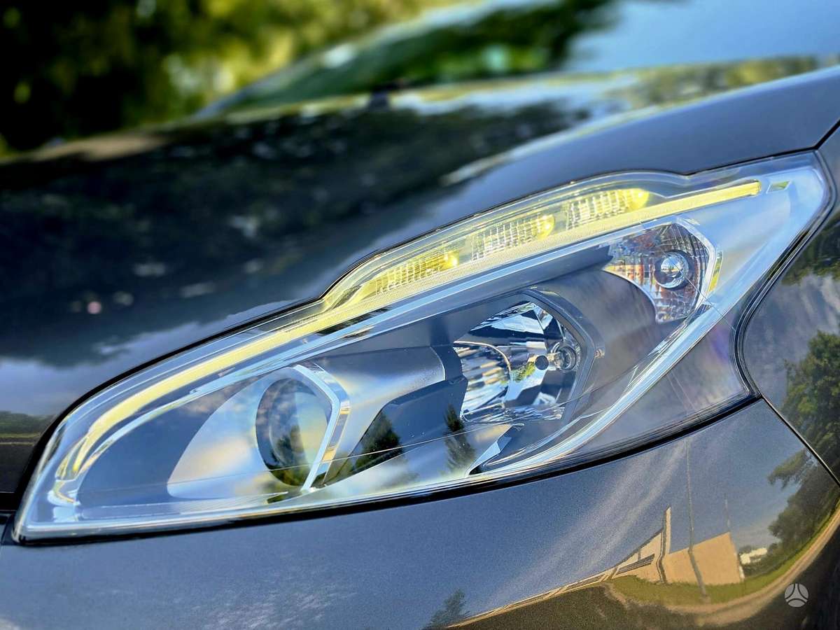 Peugeot 208, 1.2 l., Хэтчбек