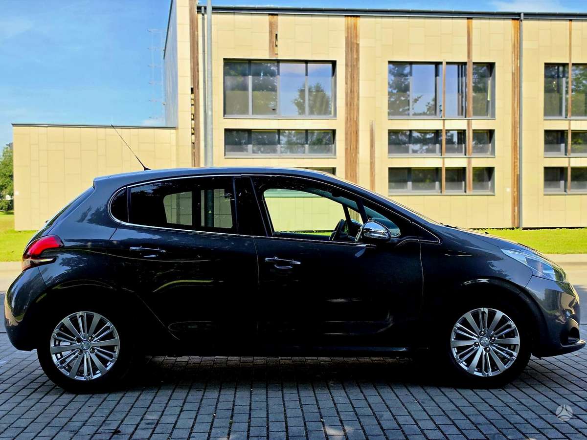 Peugeot 208, 1.2 l., Хэтчбек