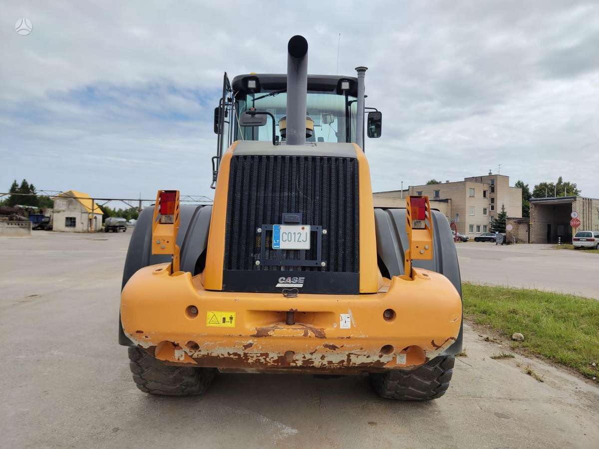Case 821F, фронтальные погрузчики