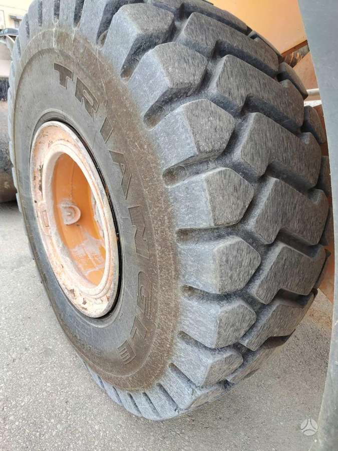 Case 821F, фронтальные погрузчики
