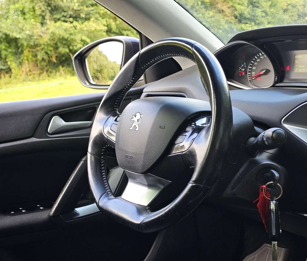 Peugeot 308 - 8