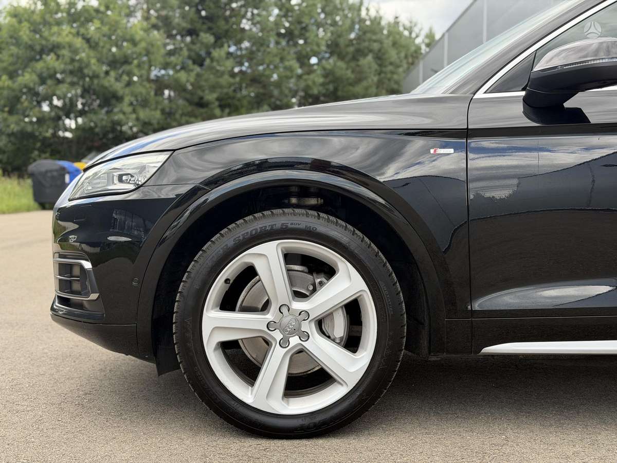 Audi Q5, 2.0 l., off-road / crossover