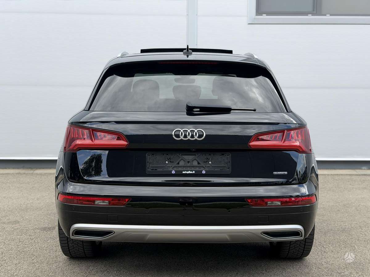 Audi Q5, 2.0 l., off-road / crossover