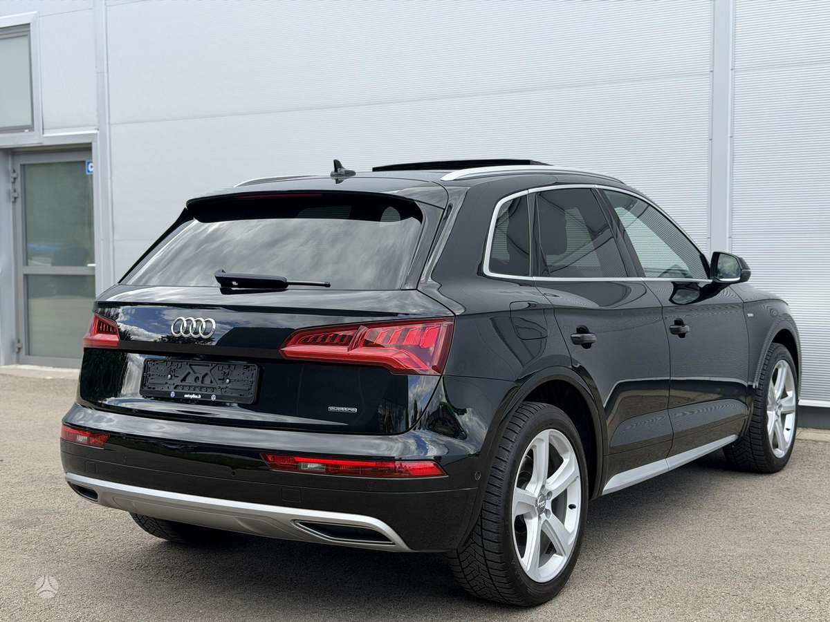 Audi Q5, 2.0 l., off-road / crossover