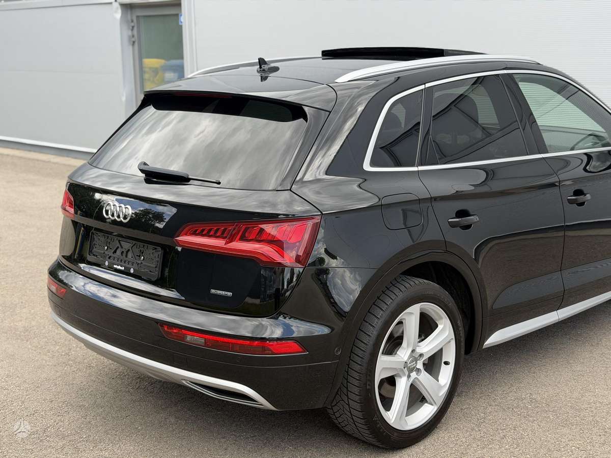 Audi Q5, 2.0 l., off-road / crossover