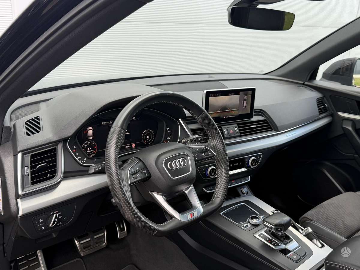 Audi Q5, 2.0 l., off-road / crossover