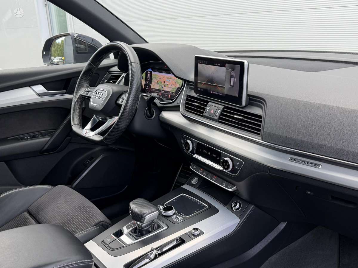 Audi Q5, 2.0 l., off-road / crossover