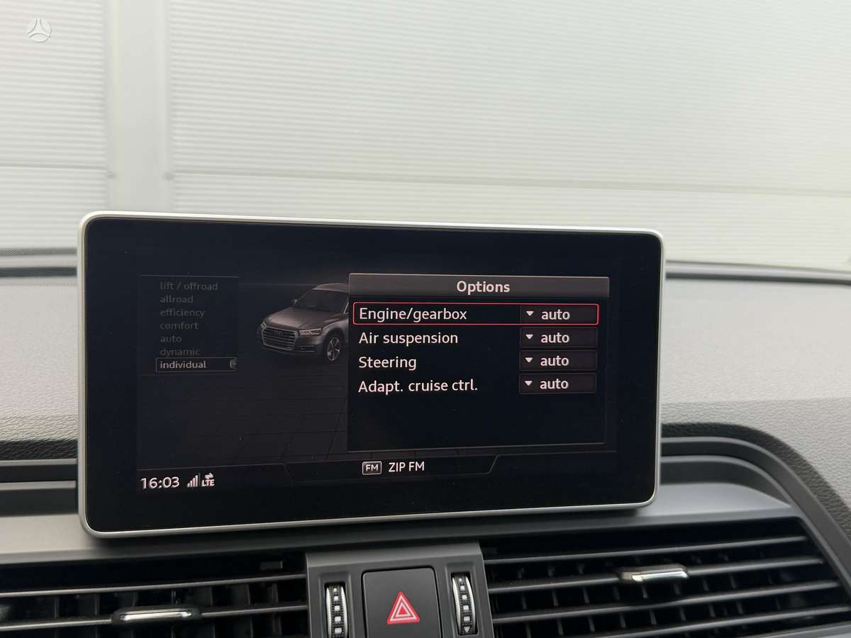 Audi Q5, 2.0 l., off-road / crossover