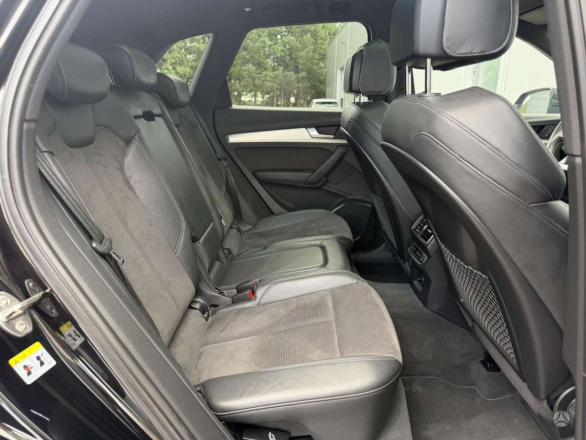 Audi Q5, 2.0 l., off-road / crossover