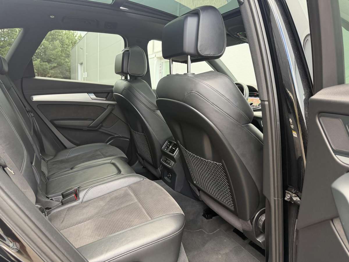 Audi Q5, 2.0 l., off-road / crossover