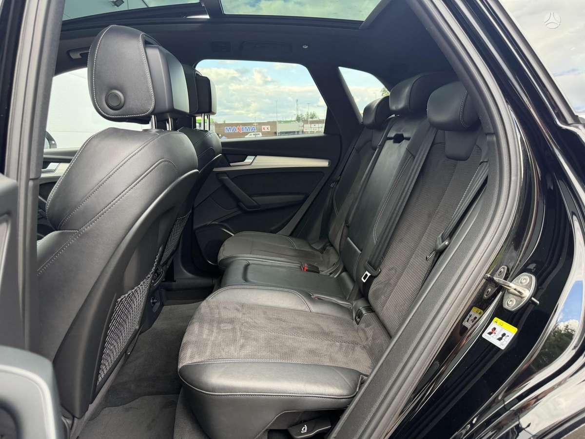 Audi Q5, 2.0 l., off-road / crossover