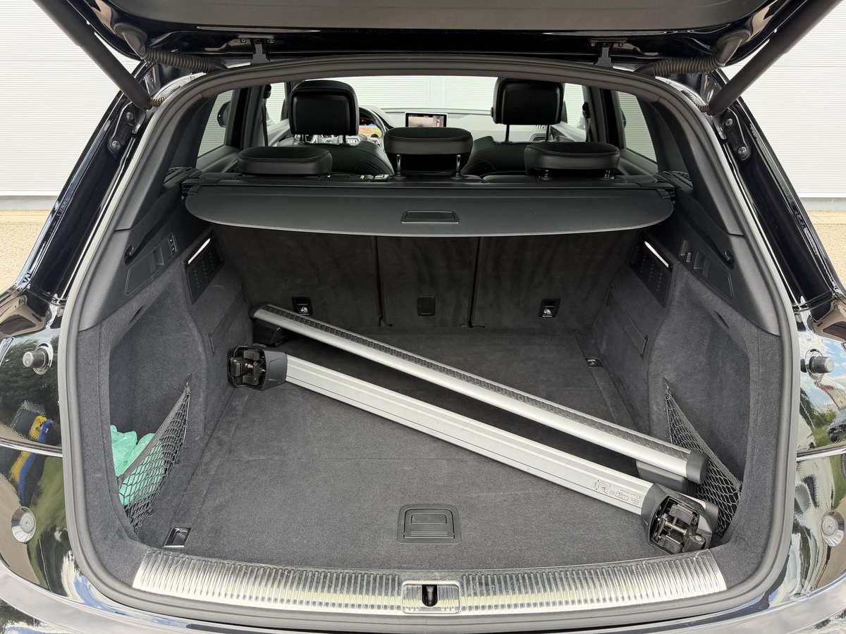 Audi Q5, 2.0 l., off-road / crossover