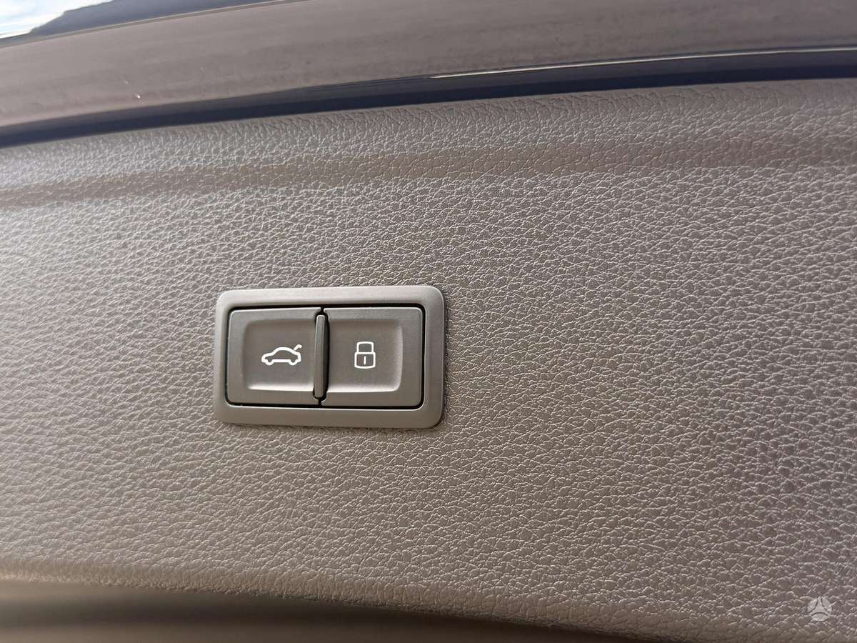 Audi Q5, 2.0 l., off-road / crossover
