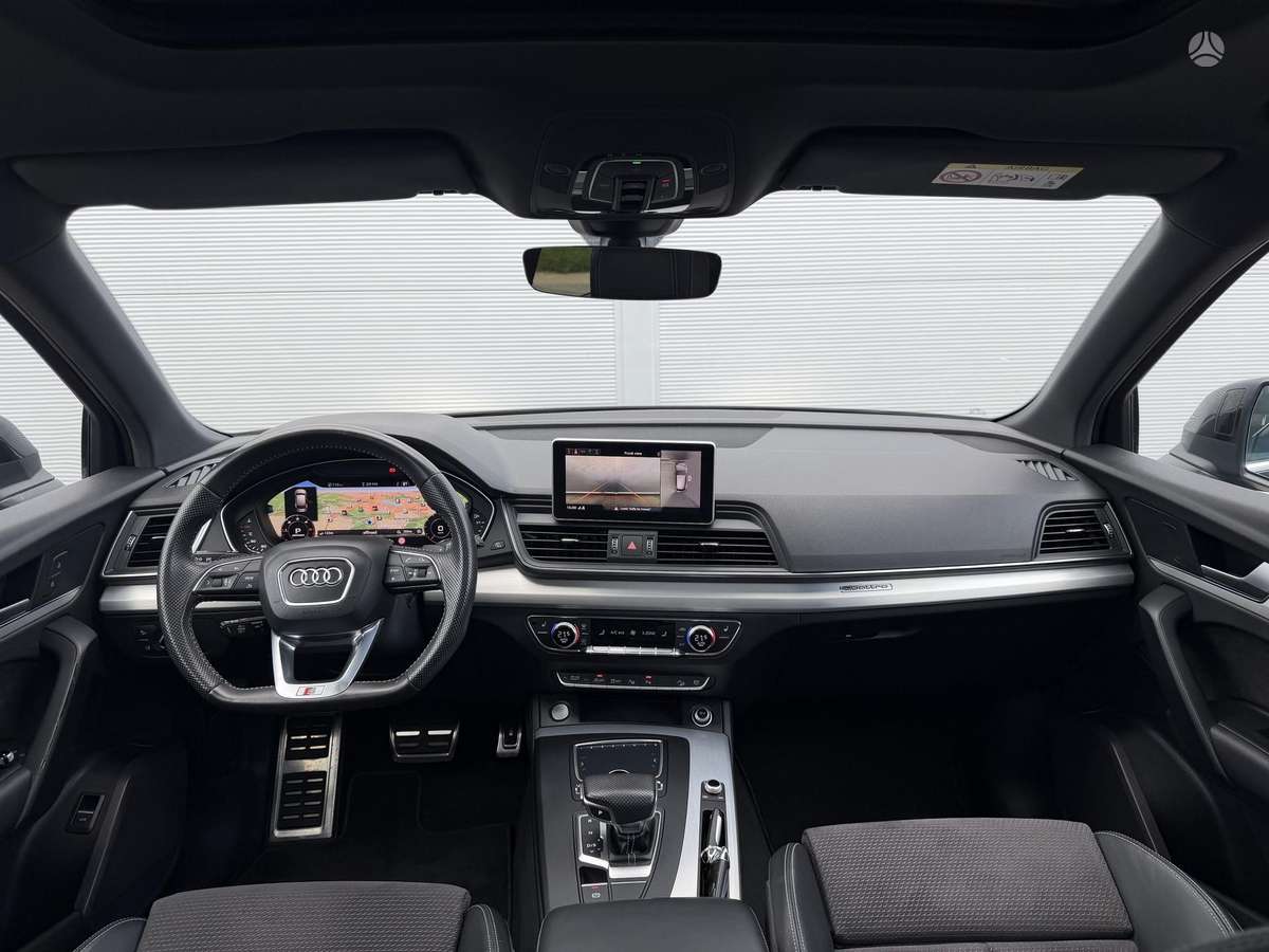 Audi Q5, 2.0 l., off-road / crossover