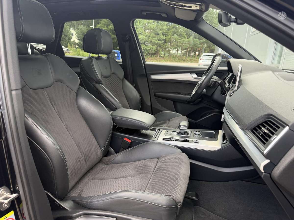Audi Q5, 2.0 l., off-road / crossover
