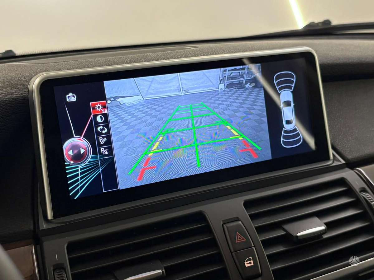 BMW X5, 3.0 l., off-road / crossover