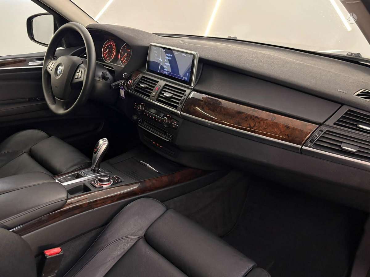 BMW X5, 3.0 l., off-road / crossover