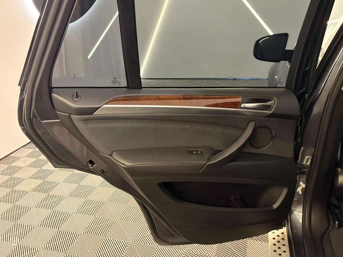 BMW X5, 3.0 l., off-road / crossover
