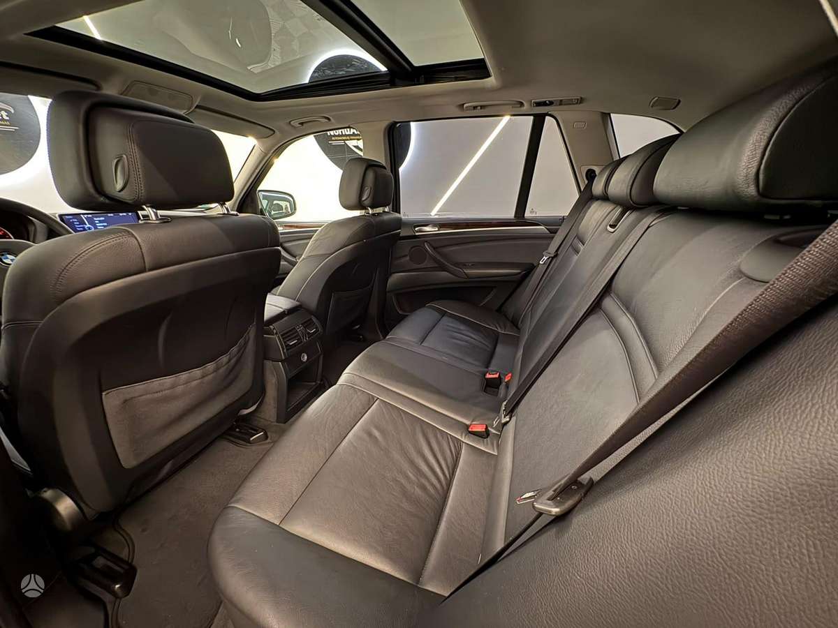 BMW X5, 3.0 l., off-road / crossover